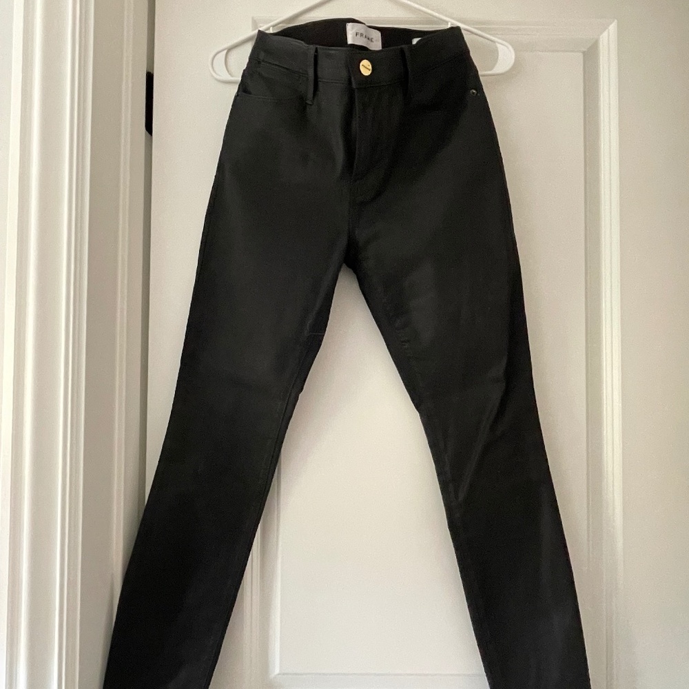 FRAME, black coated skinny jeans. size 25
